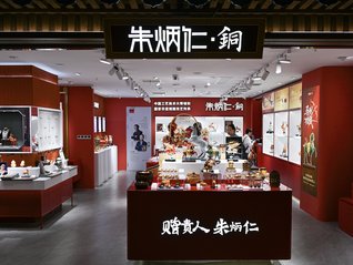 暗含性暗示的手办产品通过线上线下多渠